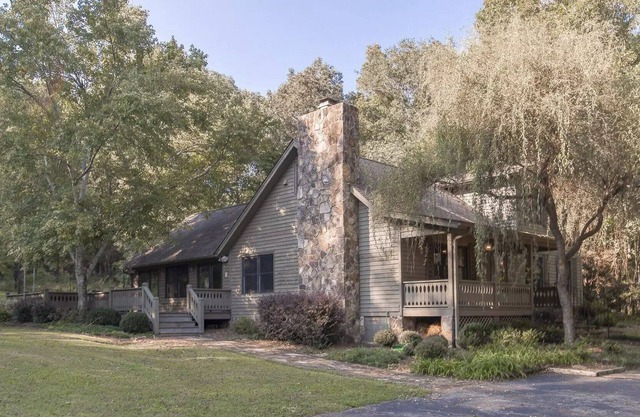 Quiet, Cozy Cabin, 8 Beds, Perfect for Families and Business