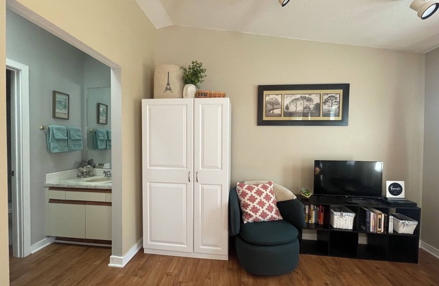 Quiet & Cozy Pet-Friendly Condo with Pool & Garage