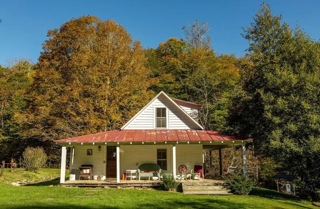 Quiet, Cozy, Rustic - 105 Stunning Acres! 20 min to Boone, NC