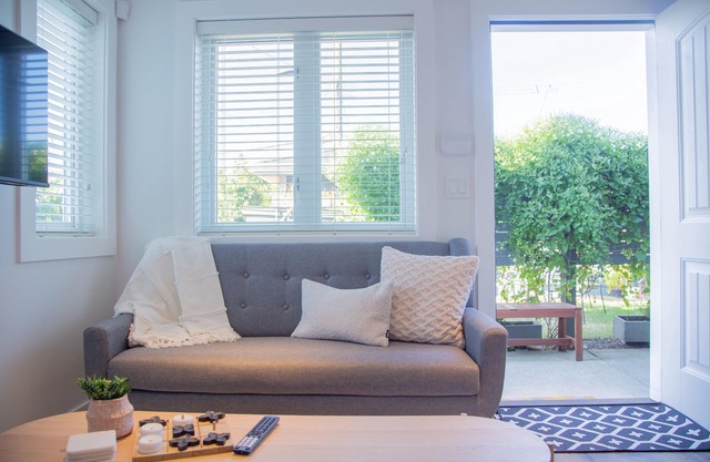 Quiet East Van Retreat-Coffee/Parks-5 minutes to Downtown