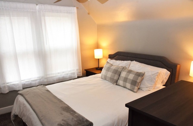 Quiet Family-Friendly 2 bedroom One Bathroom