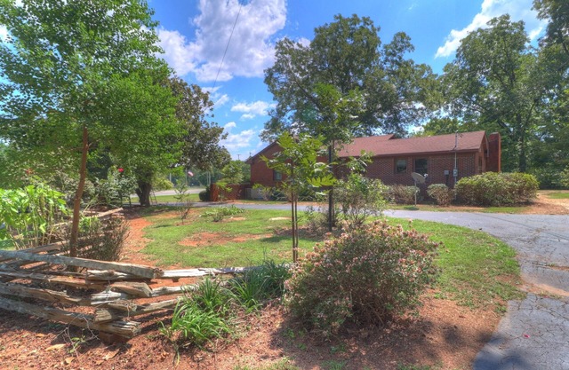 Quiet Farm Getaway - Mini-Callaway Gardens without Calloway Prices