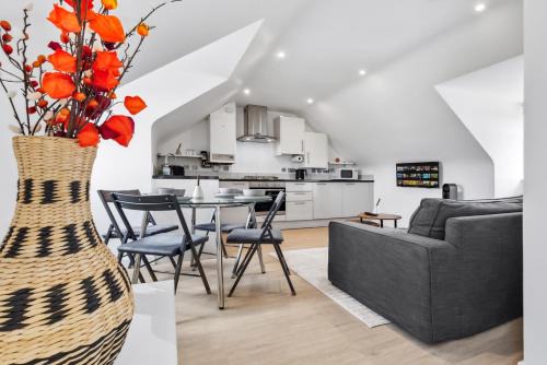 Quiet Flat, Sleeps 5, Free Parking Included