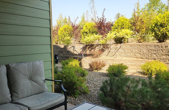 Quiet, forest view condo at Mabel Lake - Dog friendly!