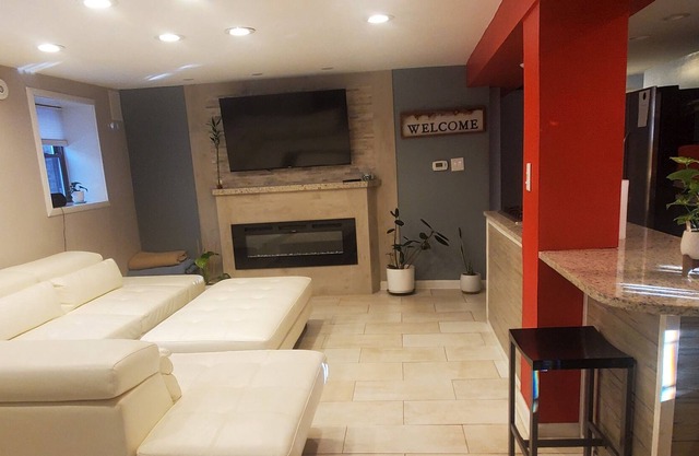 Quiet getaway in the city close to beach and fun restaurants