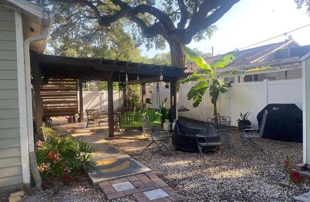 Quiet Heights Home, easy walk or bike to Riverwalk & Downtown
