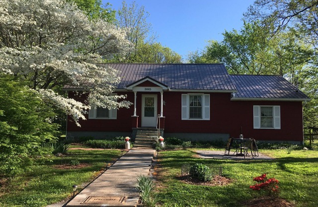 Quiet home on horse farm, halfway between Paducah & Wickliffe. Close to 60 & 286
