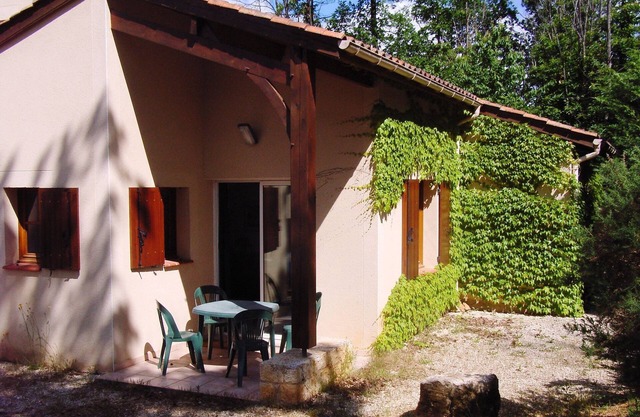 Quiet house in exceptionally beautiful Holiday Resort * in Dordogne-Lot