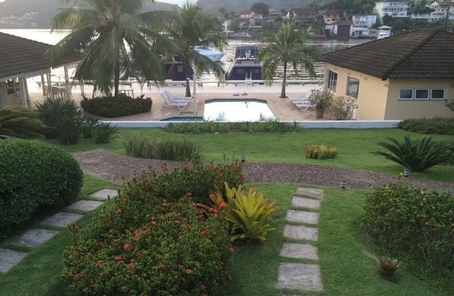 Quiet house with boat berth