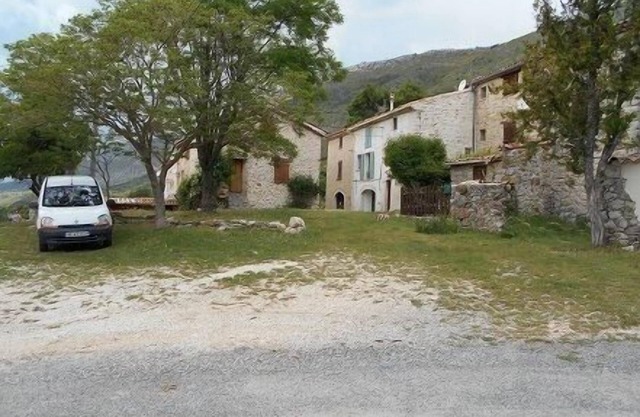 quiet in small hamlet; surrounded by meadows at 37 ch de l'estang, Bargeme
