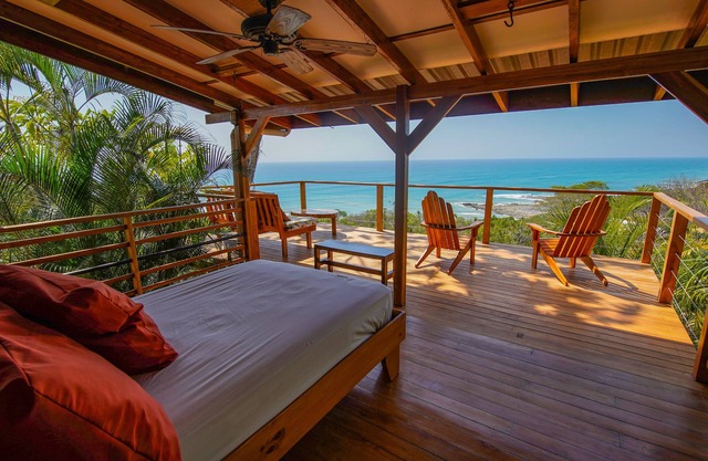 Quiet Jungle House with panoramic Ocean View