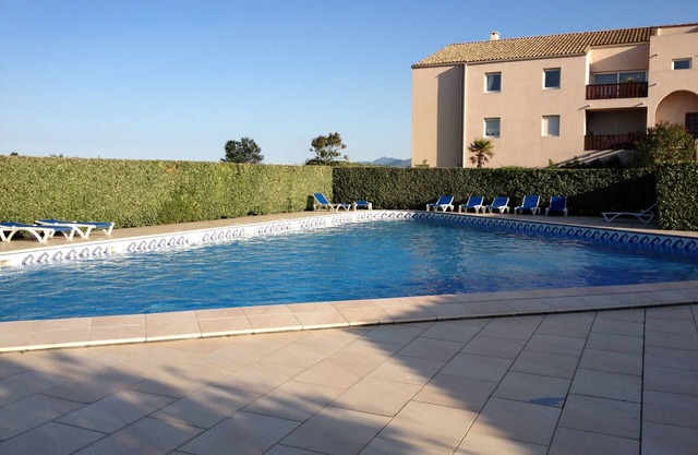 QUIET, LUXURY, VERY LARGE TERRACE, SWIMMING POOL, 800 M FROM THE BEACH, REFURBISHED