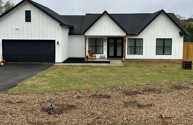 Quiet modern farmhouse, heart Texas Hill Country, min from the Guadalupe River..