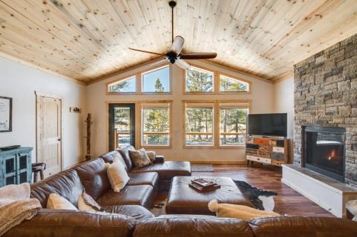 Quiet Mtn Cabin with Deck Less Than 5 Mi to Fairplay Beach!