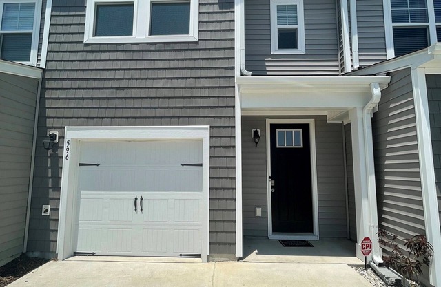 Quiet neighborhood, close to beaches, downtown, and all Wilmington has to offer!