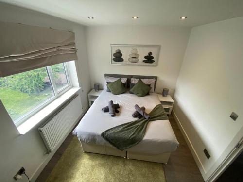 Quiet North London - 2 x Double Bedrooms - Close to Station and 20mins Central London