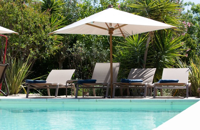 Quiet Provencal property, private heated pool, 8-9 people, 3 km from the sea