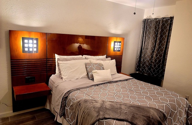 Quiet Quant Condo- 5 min from mall.