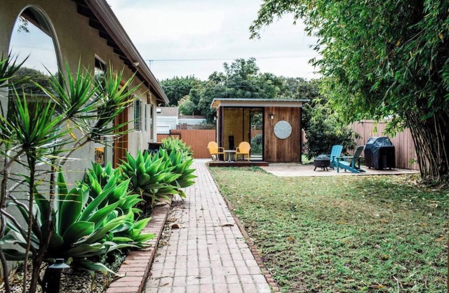 Quiet Refuge - Outdoor Space - Workdesk