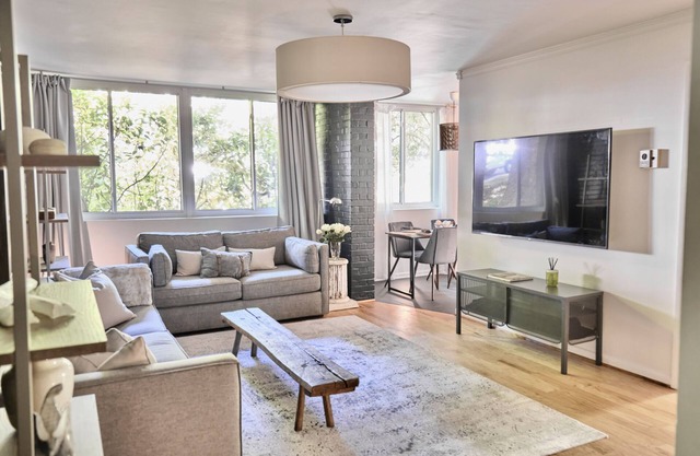 Quiet Retreat in Heart of Midtown