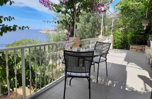 Quiet seclusion with splendid views offering proximity to Old Town and the sea