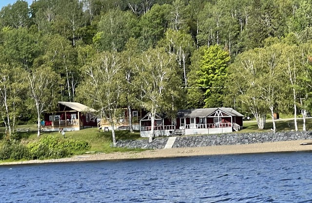 Quiet & serene, steps to the water, swimming, fishing, hiking, nature all around