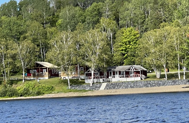 Quiet & serene, steps to the water, swimming, fishing, hiking, nature all around