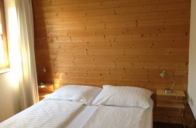 Quiet small apartment for 2 (max. 4) people near the center with lake view