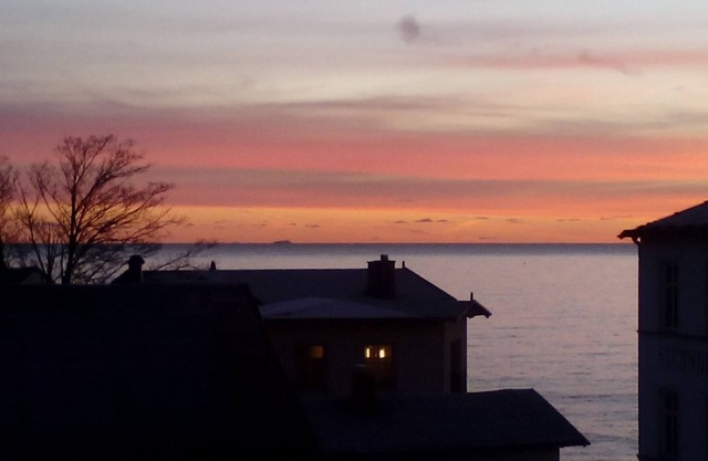 Quiet, solid and very spacious apartment in the picturesque old town.