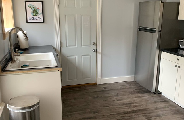 Quiet, Spacious Apt in the Heart of Marquette!