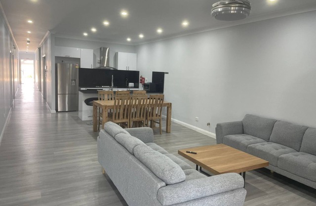Quiet Spacious Family House Mt Druitt - 11 bedrooms