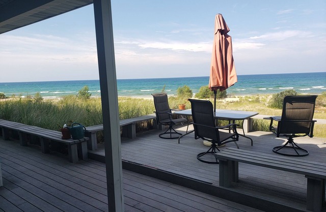 Quiet Spacious Lake Michigan Beachfront Cottage