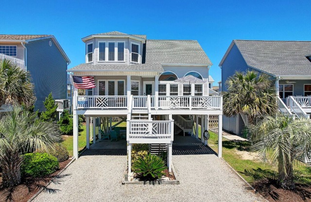 Quiet Street w/pool and direct beach access