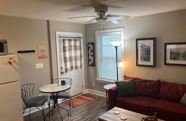 Quiet Studio Apartment/Carriage House