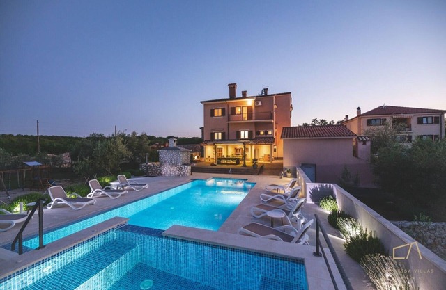 Quiet Villa Jele* with a pool and an authentic 'tavern' on Krk