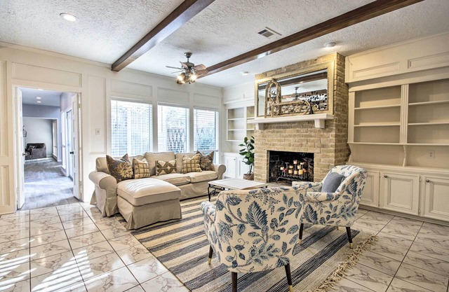 Quiet West Houston Home w/Patio, Walk to Shops!