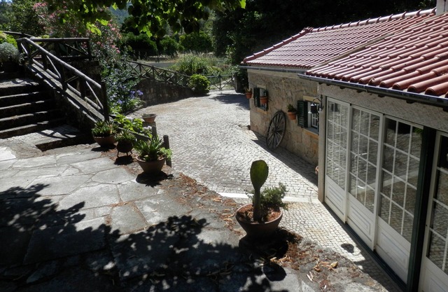 Quinta da Azenha with Private Pool