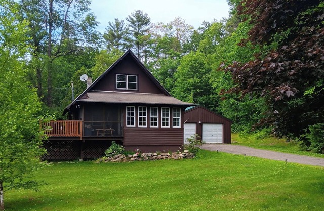 Quintessential Maine Cottage w/Water-views, Kayaks & Lake Access