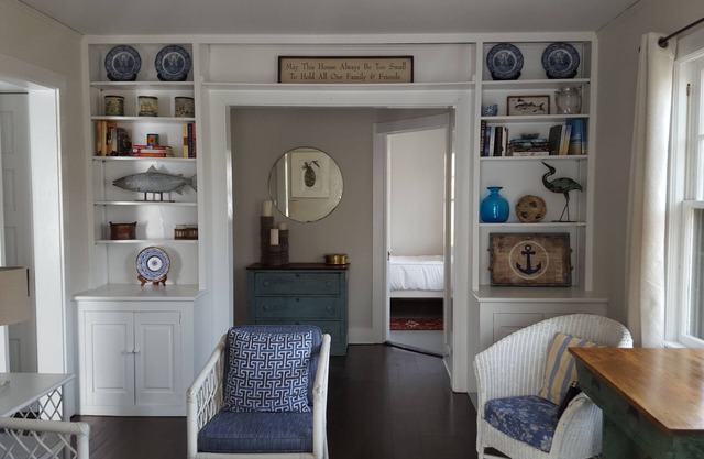 Quintessential Summer Cottage. Walk To Train & Town. Bike To Ocean Beaches.