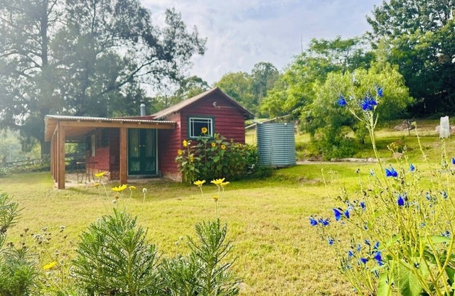 Quirky Country Cottage at Wollombi, 2hrs from Sydney CBD in the Hunter Valley.