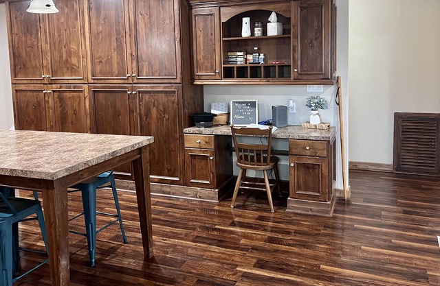 Quite Cottage located 5 minutes from Lake Conroe