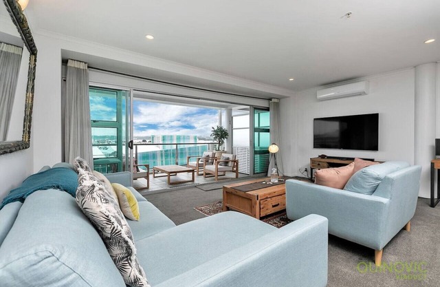 QV Spacious Waterfront 2 Bedroom Apartment - (791)