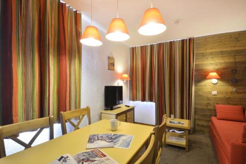 Résidence Croix Du Sud - Chaleureux studio · Cœur de station · Vue pistes · Balcon MAE-3637
