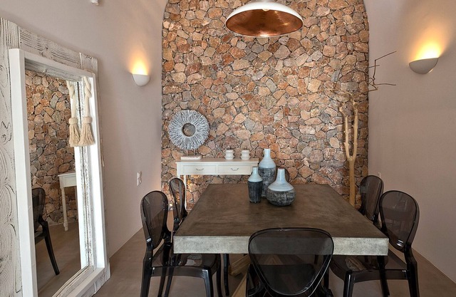 R 1228 Vander’s Superior Villa with Private Pool With Break Fast, TV Games & Sea view