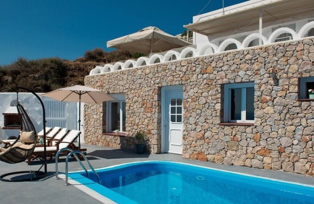R 1367 Dream Villa 1 with private pool and sea view.