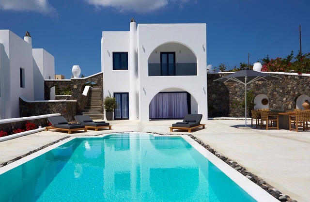 R 1475 Petra with Bottle of Wine upon Arrival, Garden View & Veranda.