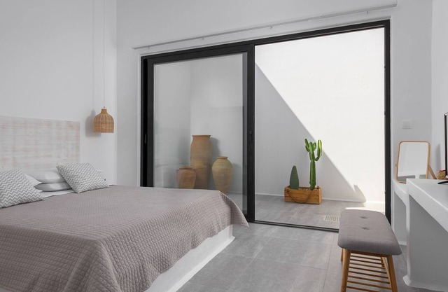 R 3104 Villa Fenella With Air Conditioning.CD/DVD Player & Iron & Ironing Board