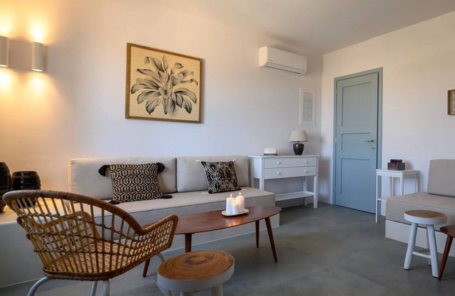 R 3251 Villa Hampus view suites with outdoor hot tub With Alarm Clock ,Central Heating & Internet a