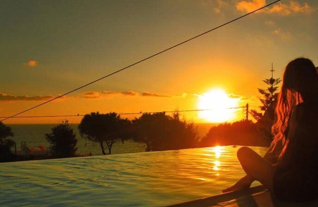 R 3297 Villa Harvey With Alarm Clock ,Air Conditioning & Beach Towels.