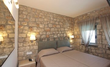 R 343 Exclusive 3 Bedroom Villa with Swimming Pool and Stunning Sea View